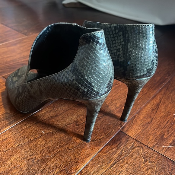 Calvin Klein heels - Picture 2 of 5